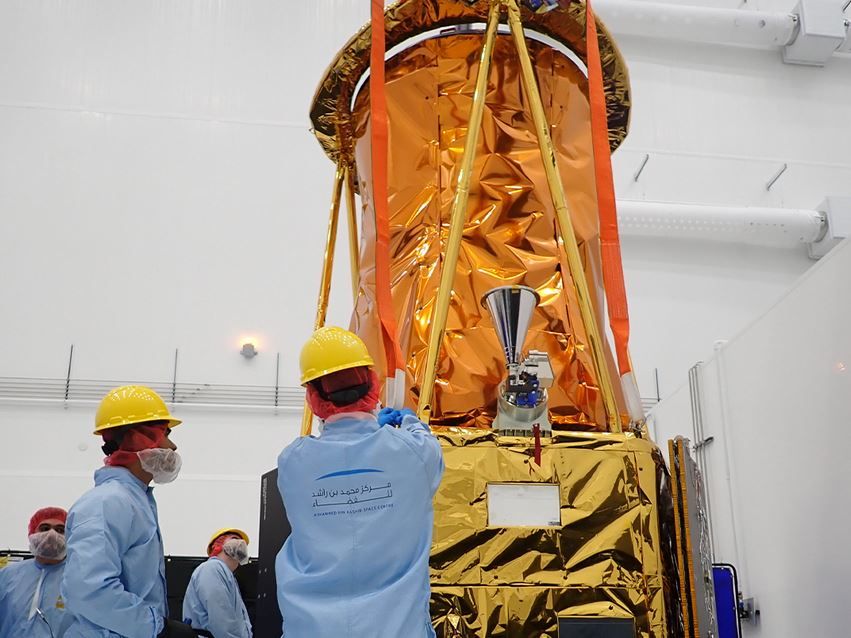 الامارات | فريق مهمة محمد بن زايد سات يكمل الاختبارات النهائية على القمر الاصطناعي الأكثر تطوراً في المنطقة