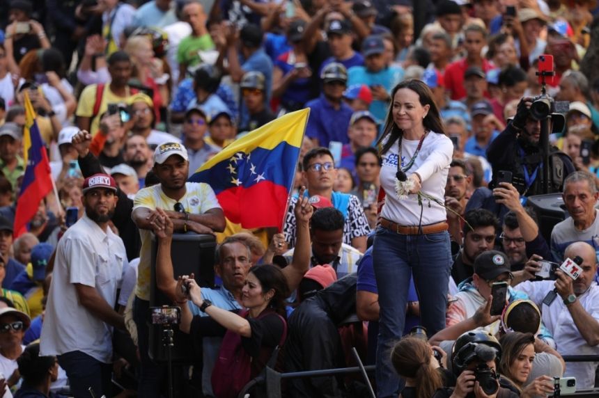 بعد ظهورها العلني.. الحكومة تنفي توقيف زعيمة المعارضة الفنزويلية