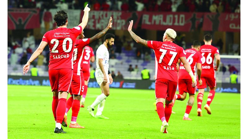 الامارات | صدارة الدوري بـ «الختم الأحمر»