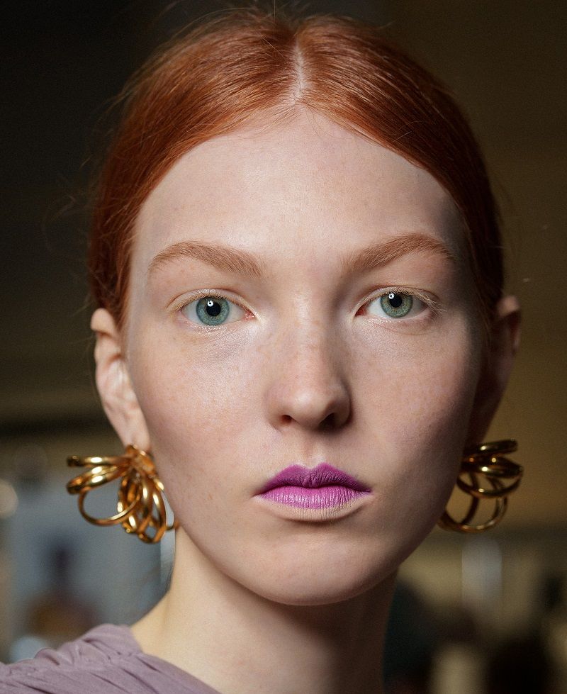 5 صيحات مكياج 2025 تعود بقوة لتكون الأكثر رواجاً.. تجمع بين الجرأة والأنوثة الناعمة