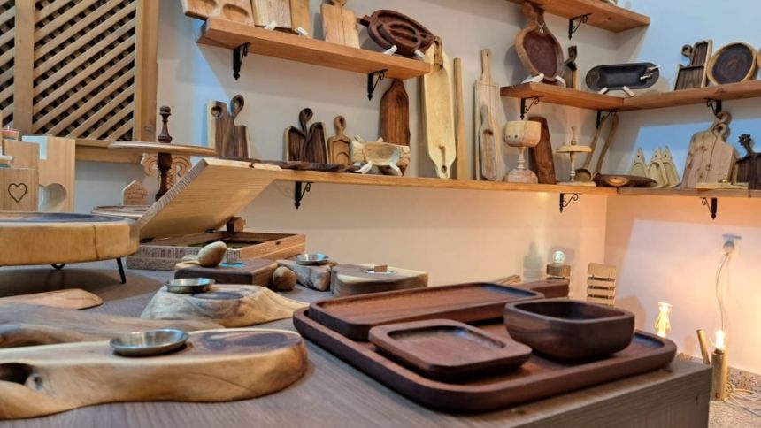 ”استثمروا في إبداعنا“.. حرفيون يطالبون بمعارض لإحياء الحرف التقليدية