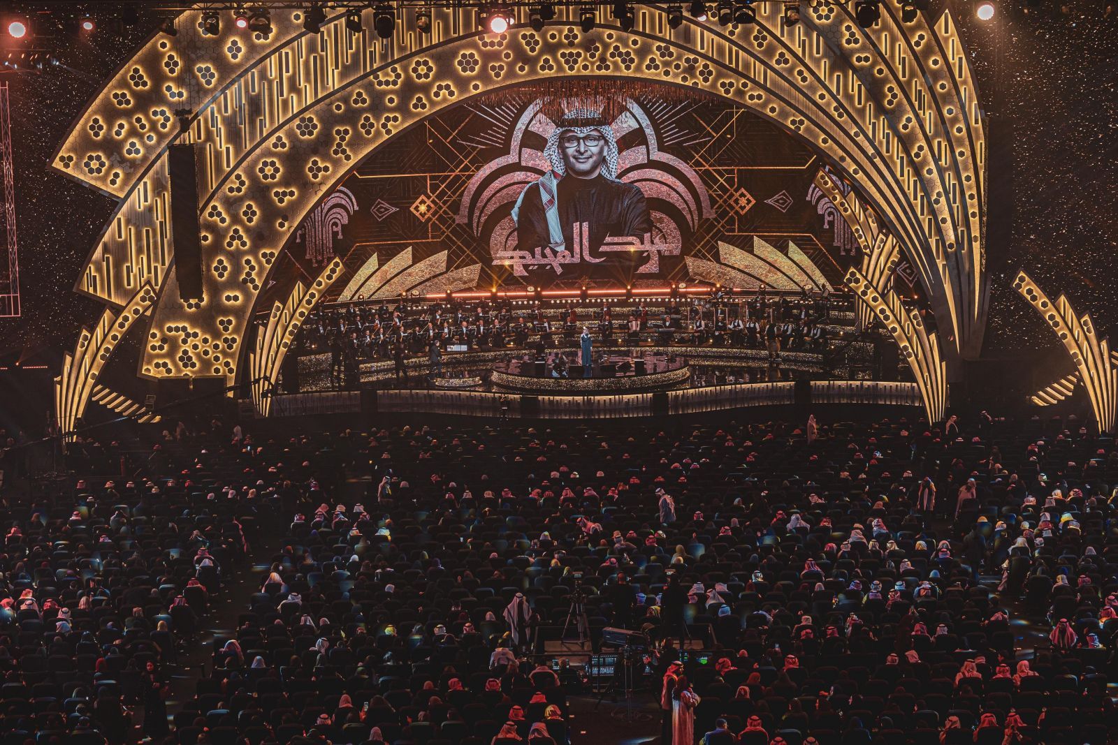 عبد المجيد عبد الله يحلق بموسيقاه عالياً في موسم الرياض.. ما رسالته لتركي آل الشيخ؟