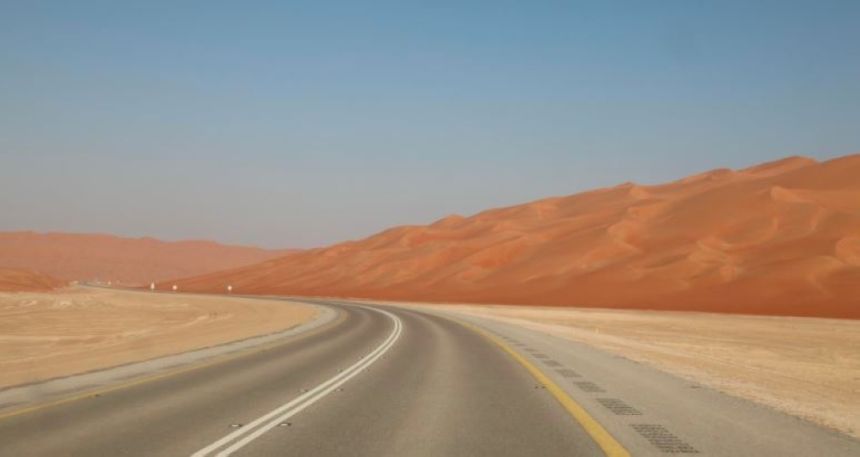 تحديث سرعات طريق "السعودية - عمان" في الربع الخالي