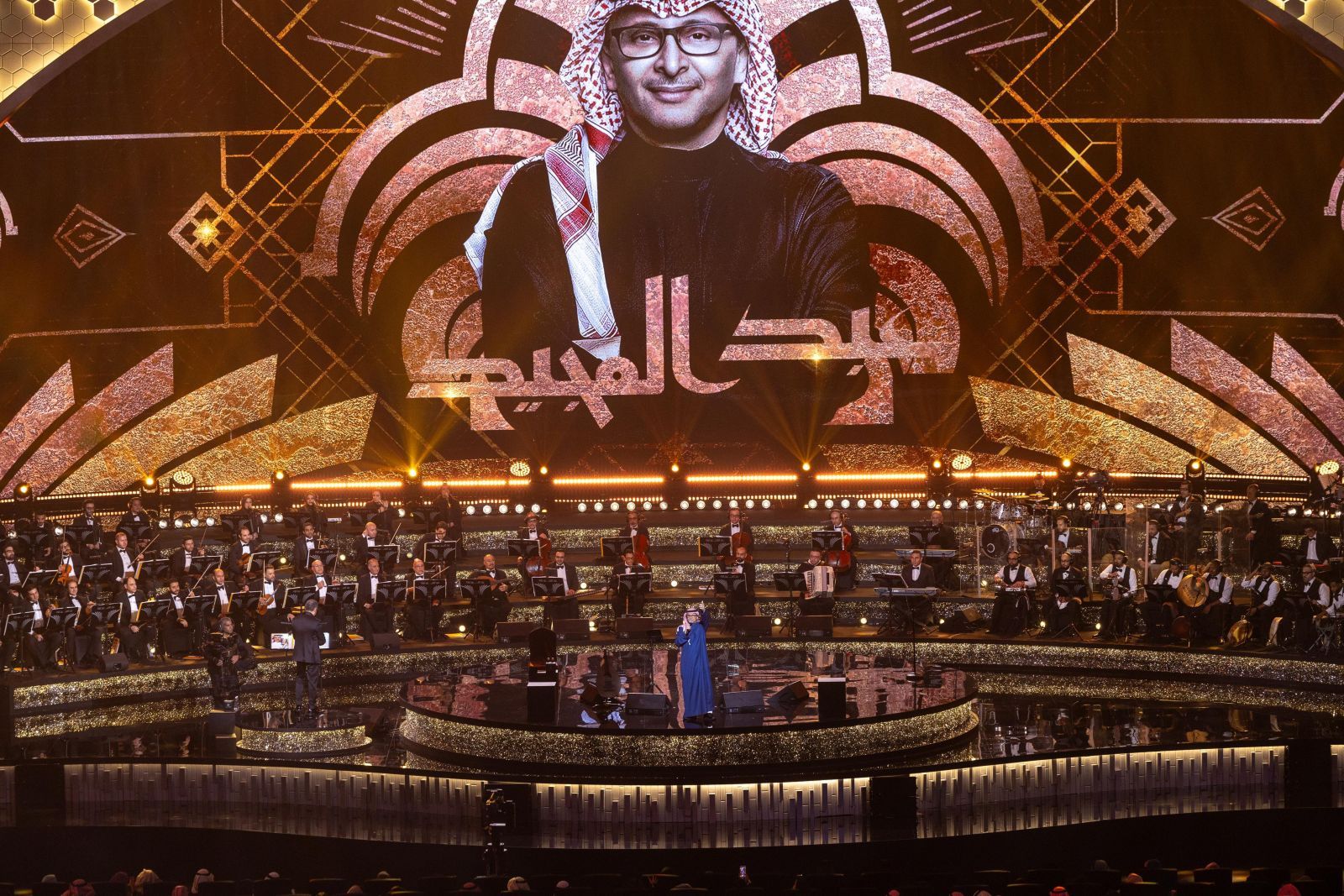 عبد المجيد عبد الله يحلق بموسيقاه عالياً في موسم الرياض.. ما رسالته لتركي آل الشيخ؟