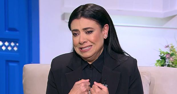 نشوى مصطفى تنهار بالبكاء في أول ظهور بعد وفاة زوجها
