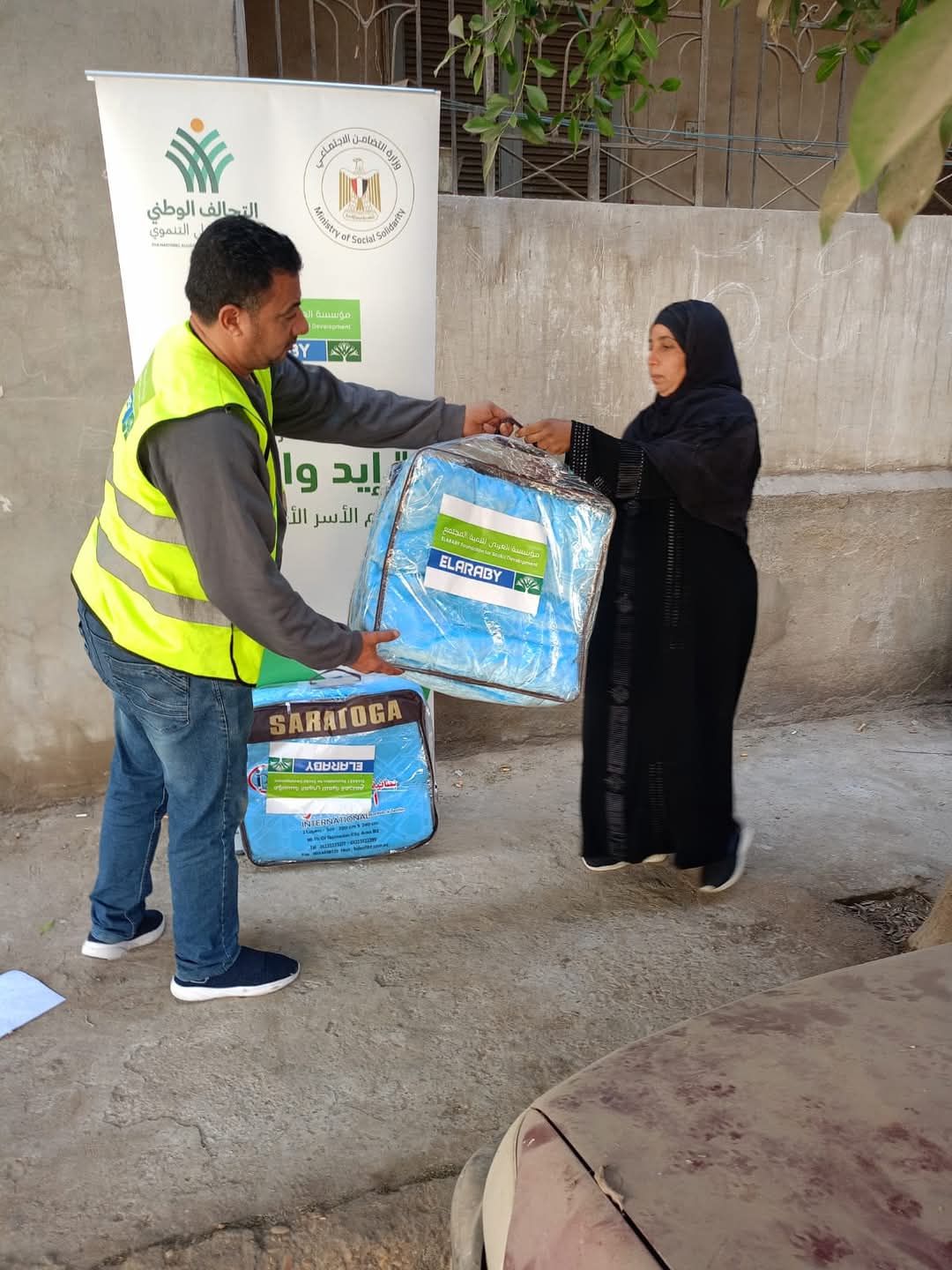 التحالف الوطني يوزع 600 بطانية على الأولى بالرعاية ببني سويف ضمن "إيد واحدة"