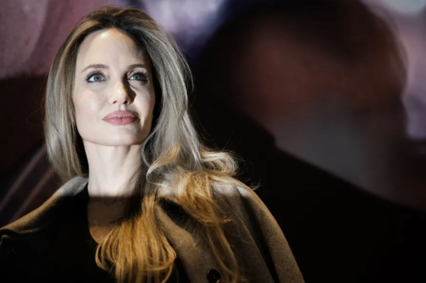 أنجلينا جولي تفتح منزلها لمُتضرري حرائق لوس أنجلوس وأبناؤها يُقنعونها بالحديث عن تفاصيل طلاقها