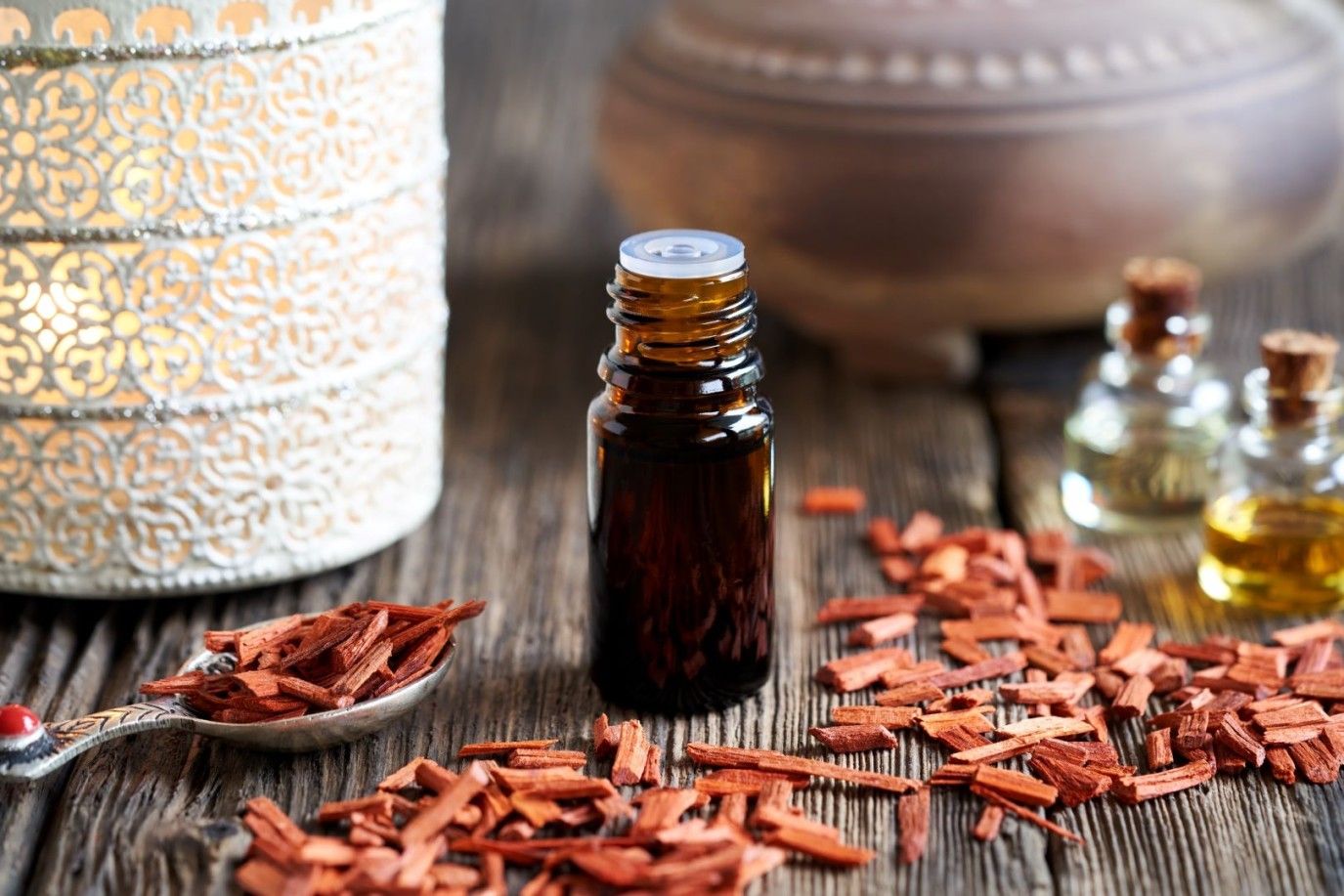 فوائد خشب الصندل للشعر وطريقة استخدامه للحصول على إطلالة مثالية