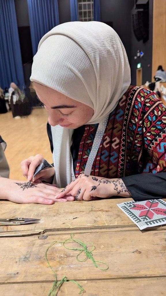 الحناء: قصة نقش يجمع الثقافات عبر العصور ويرسم الفرح