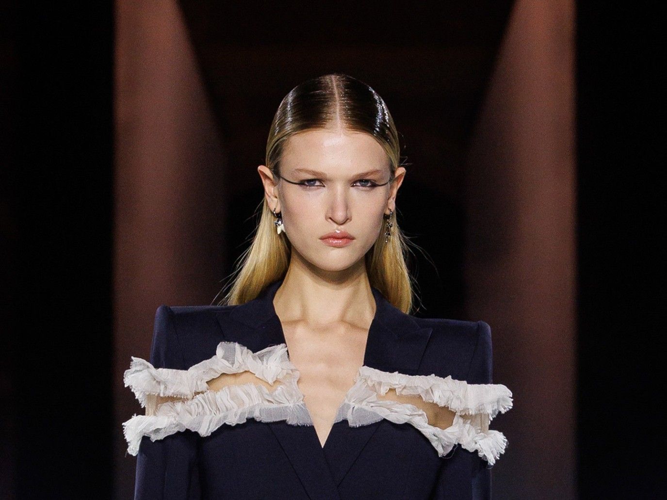 5 صيحات مكياج 2025 تعود بقوة لتكون الأكثر رواجاً.. تجمع بين الجرأة والأنوثة الناعمة