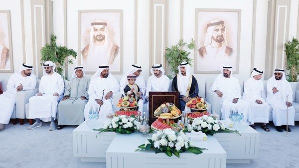 حمدان بن محمد وأحمد بن محمد ومنصور بن محمد يحضرون أفراح المنصوري والشامسي