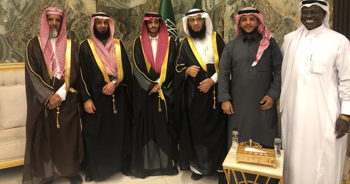 "علي زكري" يحتفل بزواج "مهند" في جدة
