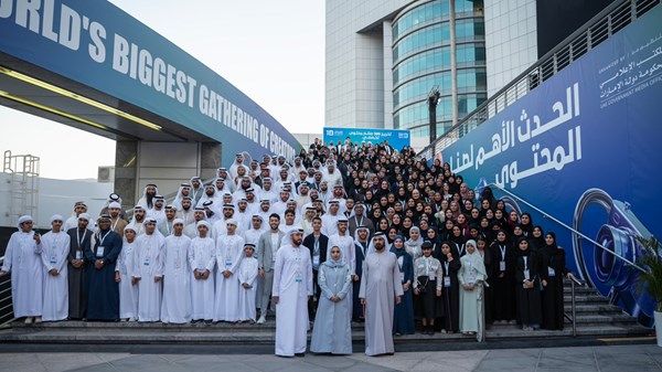 محمد بن راشد يشهد تخريج أكثر من 300 صانع محتوى ومتخصص في الاتصال الرقمي والحكومي