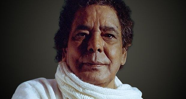 غياب محمد منير عن تكريمه يثير القلق حول صحته