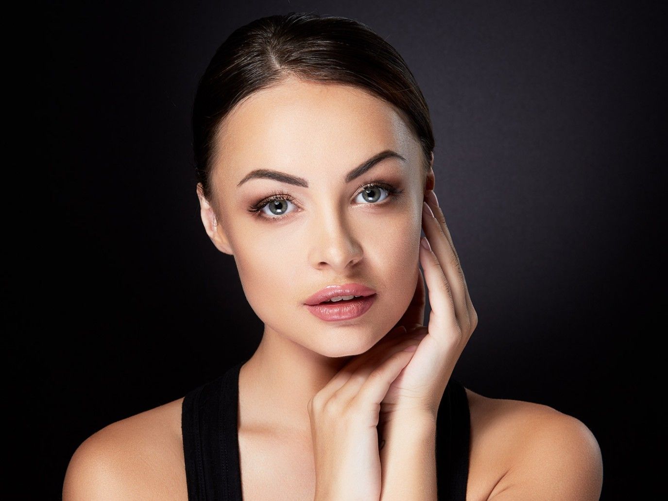 أحدث التقنيات التجميلية غير الجراحية لعام 2025... حلول مبتكرة لبشرة شابة