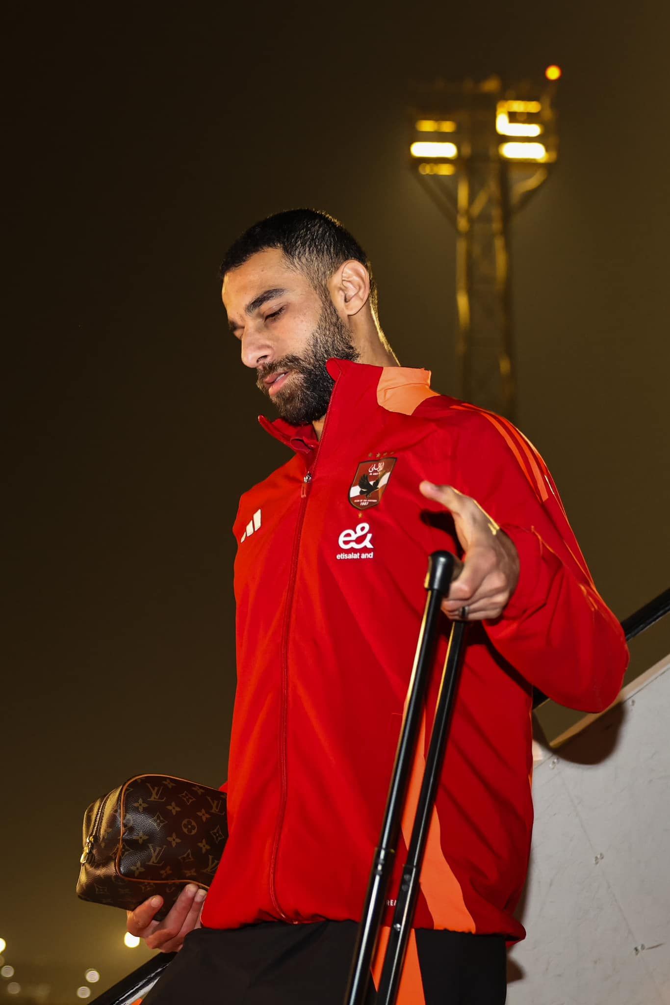 "مصاصة" إمام عاشور و"كورة الهاتريك".. أبرز صور عودة الأهلى من كوت ديفوار