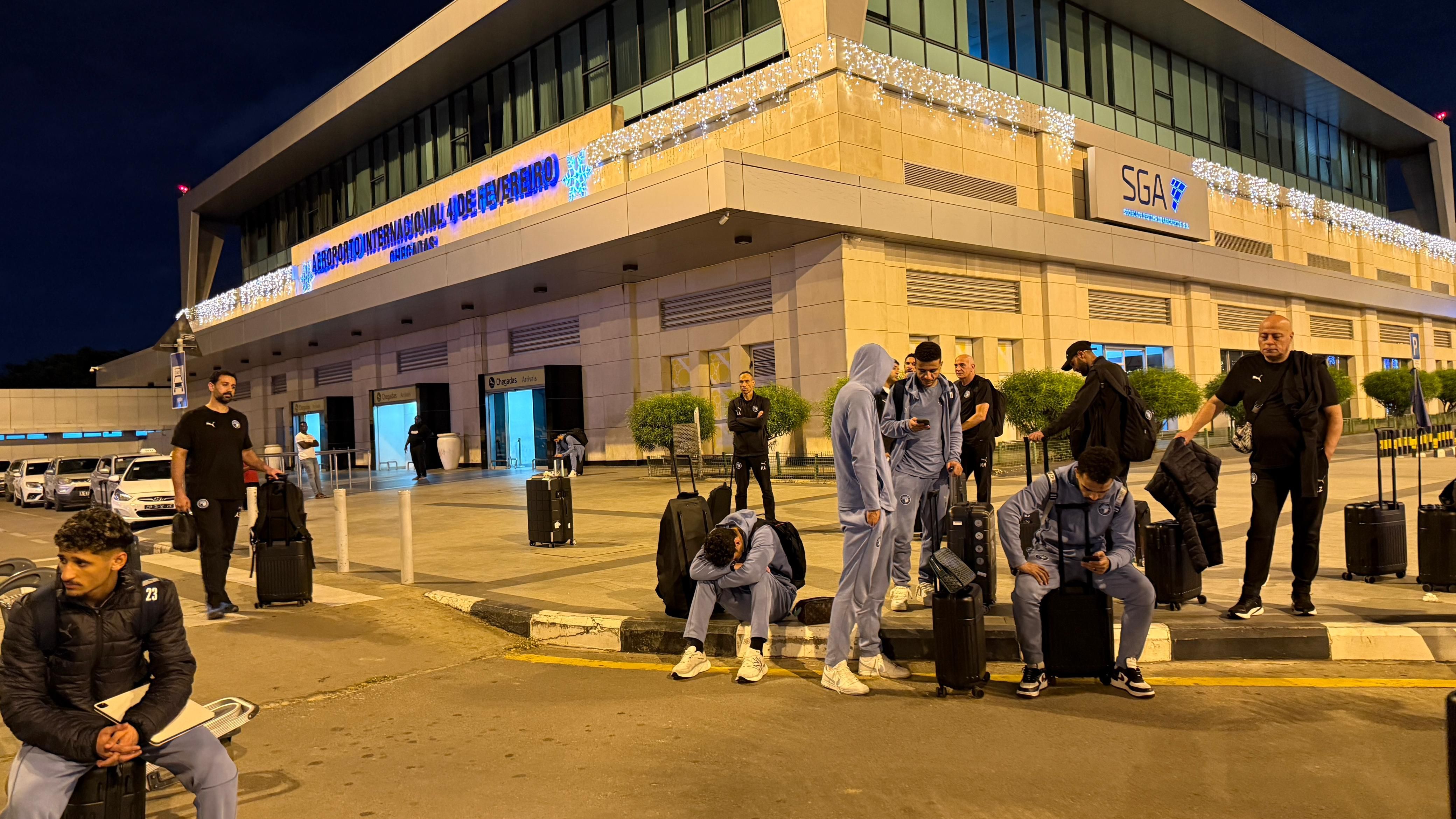 طائرة بيراميدز تعود للهبوط اضطراريا فى أنجولا بسبب التقلبات الجوية ..صور