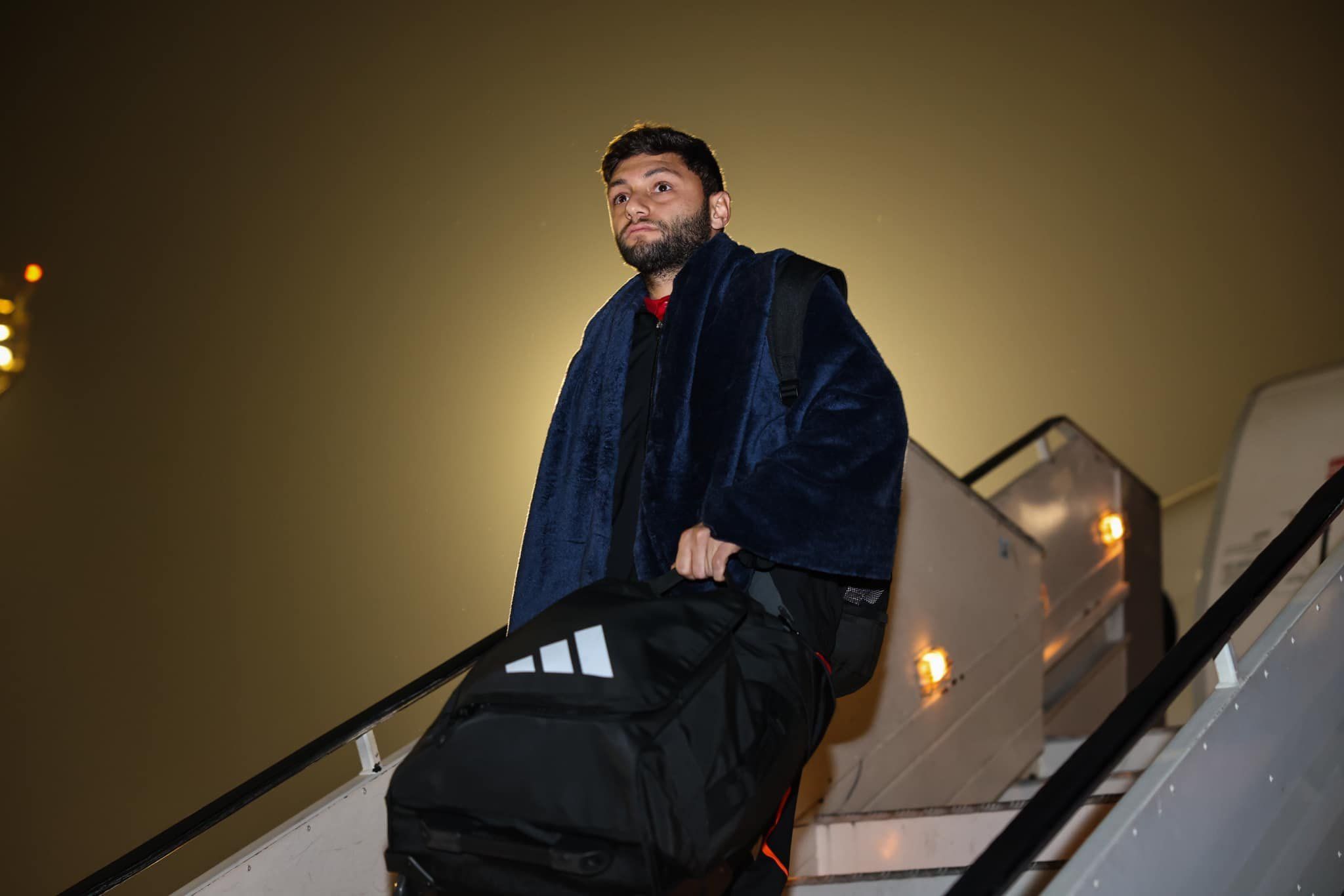 "مصاصة" إمام عاشور و"كورة الهاتريك".. أبرز صور عودة الأهلى من كوت ديفوار