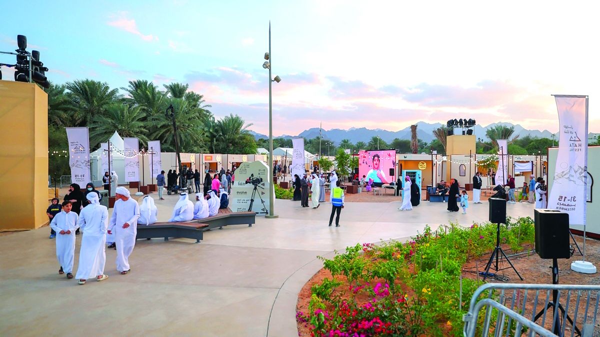 الامارات | شباب إماراتيون يكملون جمال «شتا حتا».. بروح مفعمة بالعطاء