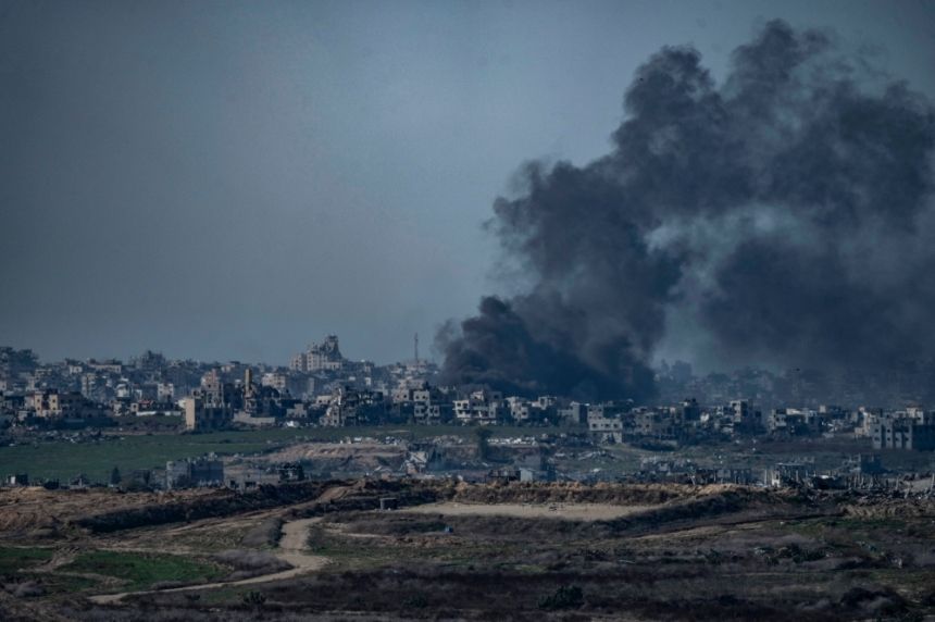 استشهاد 3 فلسطينيين في غارة على خيمة للنازحين وسط غزة