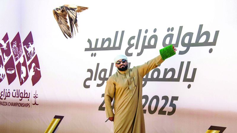 الامارات | 5000 طير تحلق في بطولة فزاع للصيد بالصقور