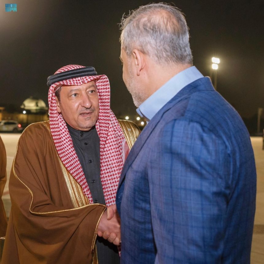 وزير خارجية تركيا يصل إلى الرياض للمشاركة في اجتماع سوريا