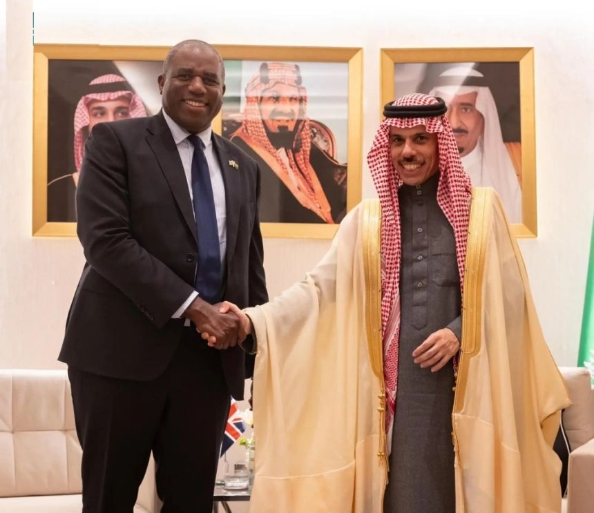 لتعزيز العلاقات.. لقاءات دبلوماسية متعددة لوزير الخارجية بالرياض