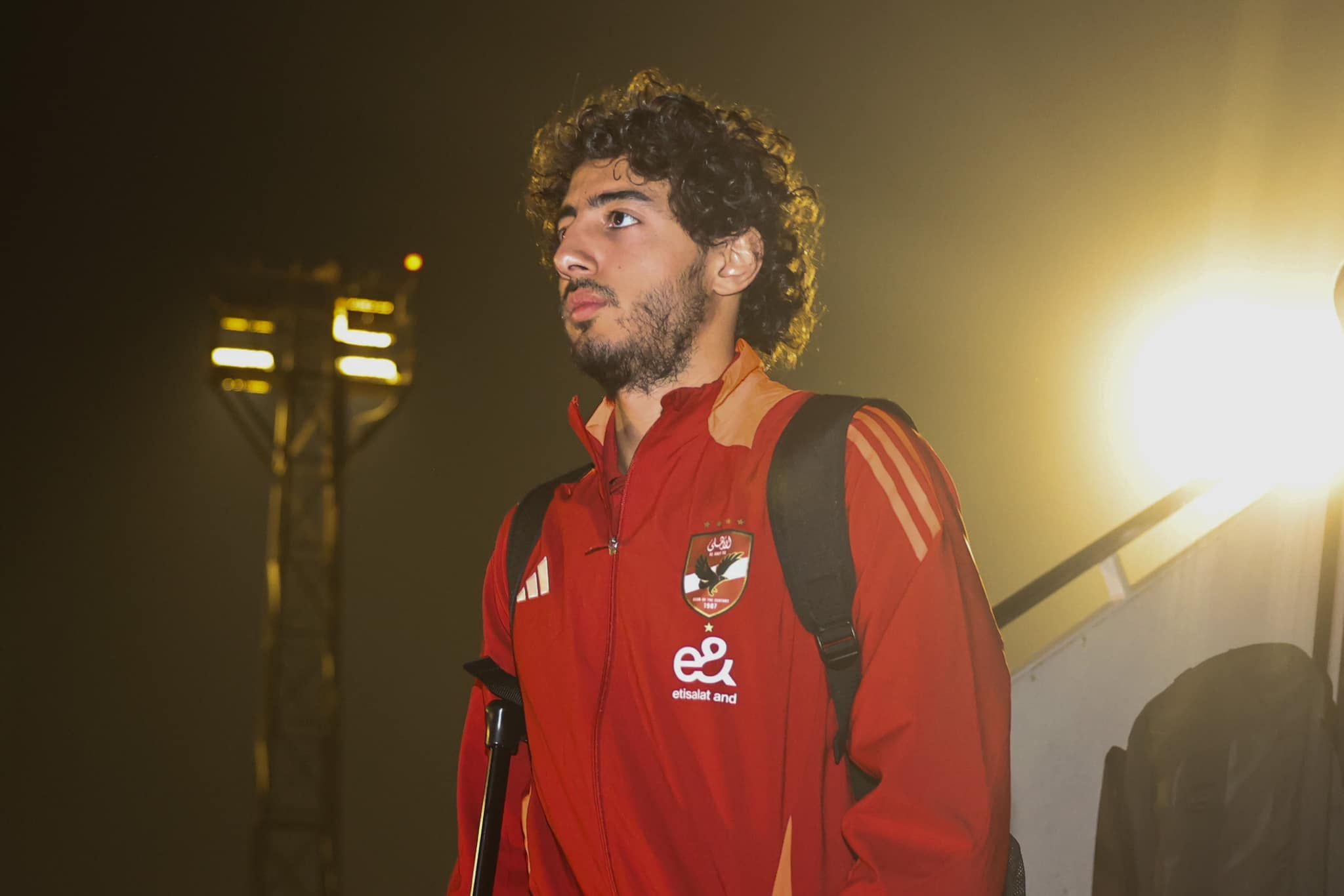 "مصاصة" إمام عاشور و"كورة الهاتريك".. أبرز صور عودة الأهلى من كوت ديفوار