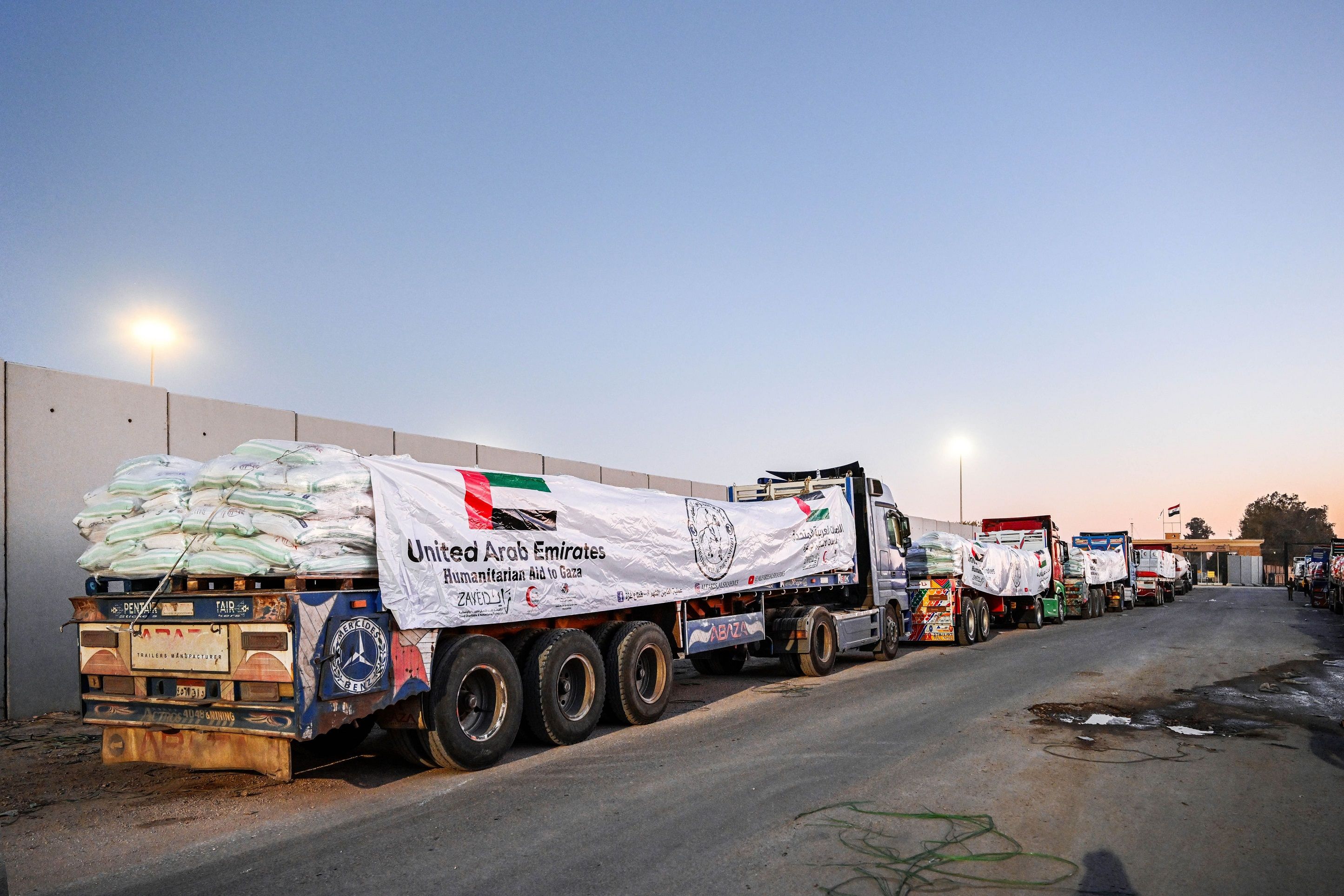 الامارات | 3 قوافل إماراتية تصل قطاع غزة خلال أسبوع محملة بمساعدات إغاثية وطبية