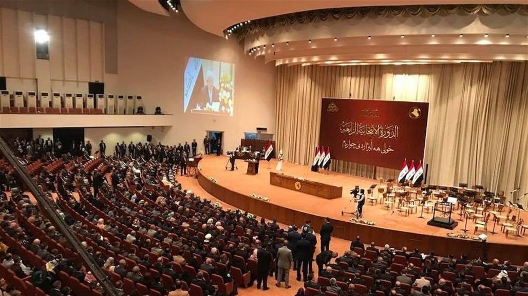 السلطات "حائرة".. لماذا عجزت القوانين والقرارات عن إحالة "المسؤولين المسنين" الى التقاعد؟