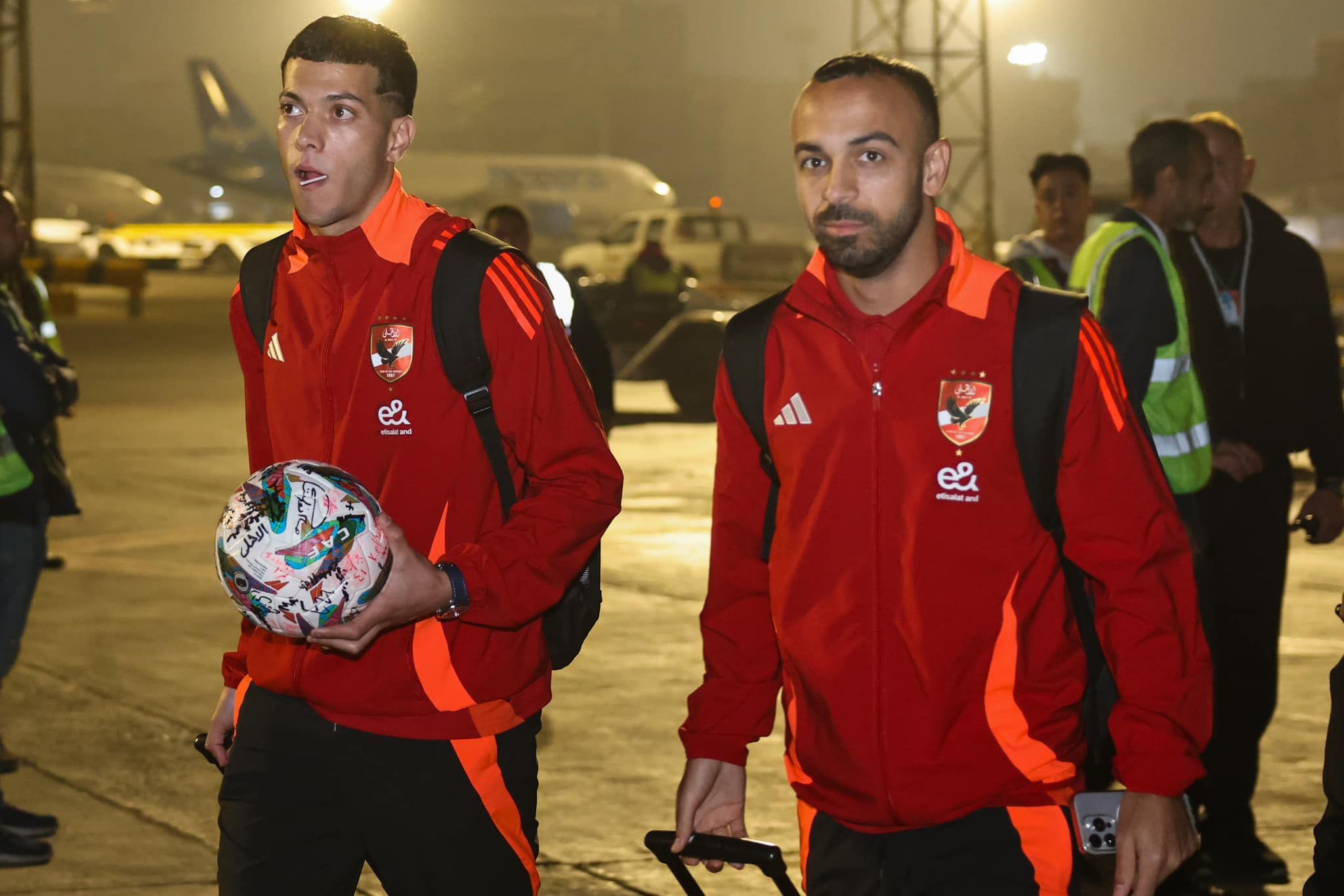 "مصاصة" إمام عاشور و"كورة الهاتريك".. أبرز صور عودة الأهلى من كوت ديفوار