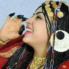 شاهد بالفيديو.. نساء سودانيات يفاجئن المارة ويطلقن “الزغاريد” من “البلكونات” بالقاهرة احتفالاً بتحرير الجيش لمدينة ود مدني