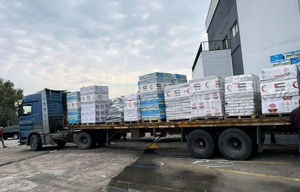 ضمن حملة «الإمارات معك يا لبنان».. ميناء بيروت يستقبل باخرة إماراتية محملة بـ 3000 طن من المواد الإغاثية