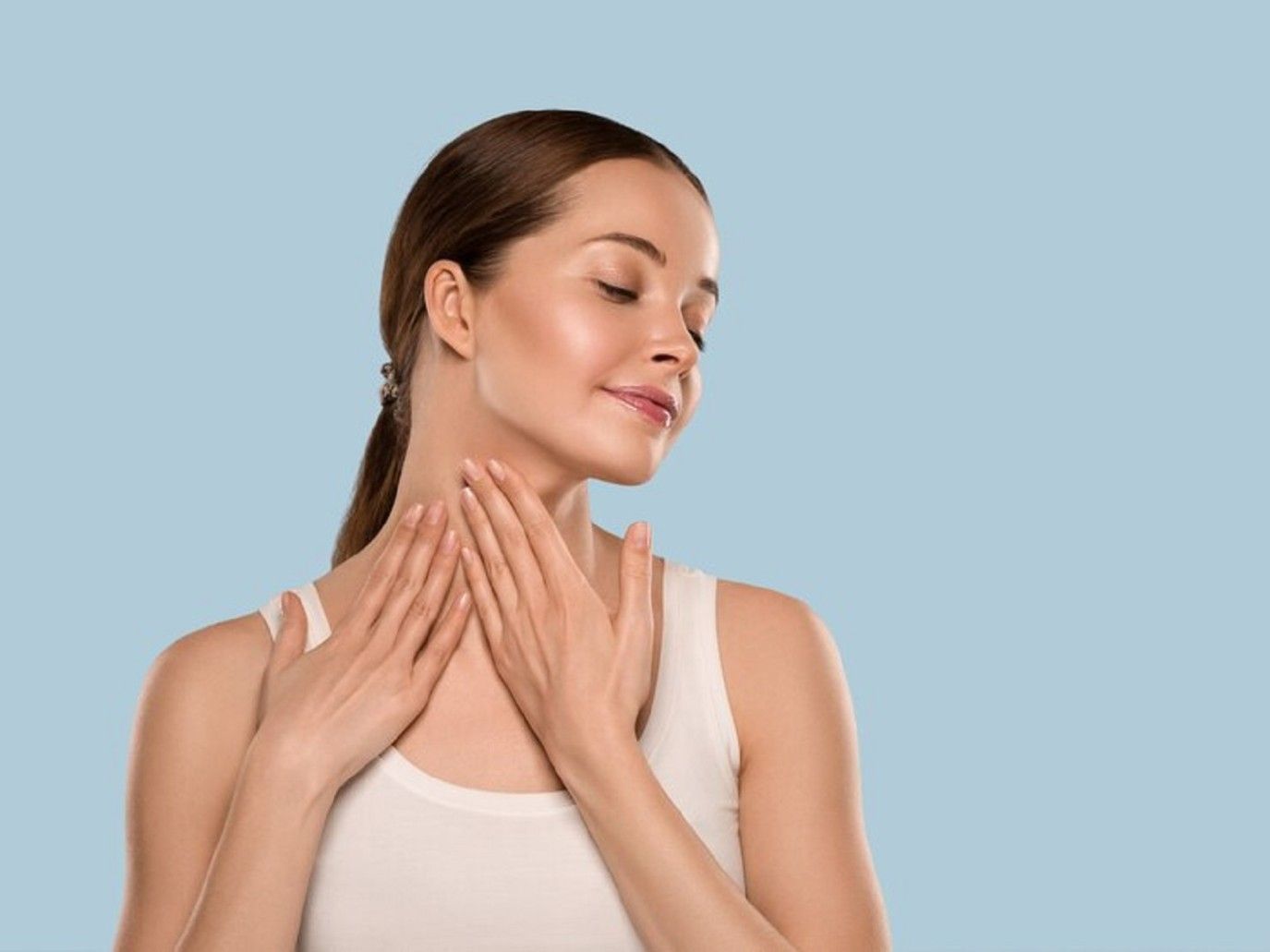 تبييض الرقبة بطرق طبيعية.. وصفات بسيطة وفعالة لتفتيح البشرة وتنقيتها