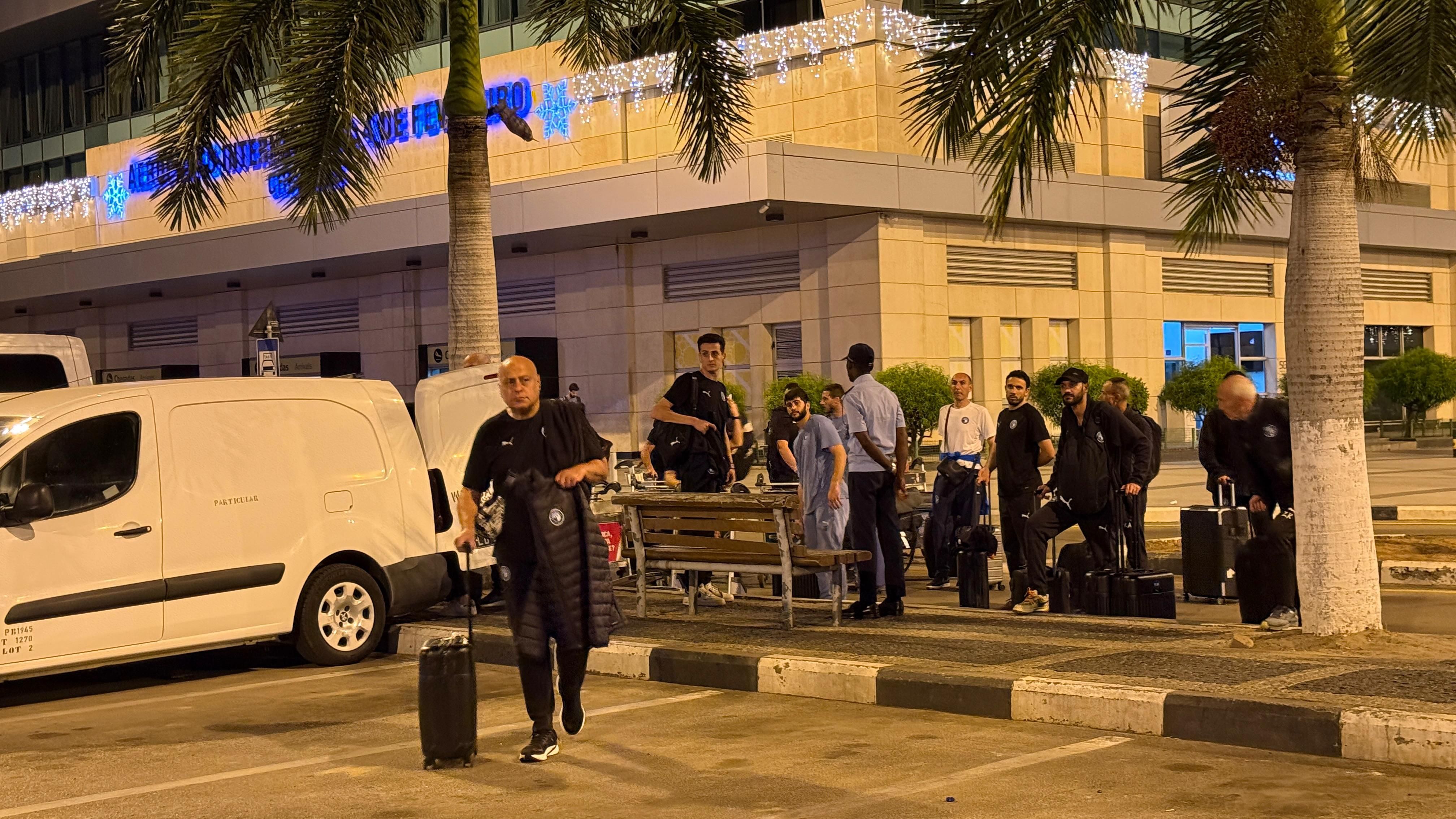 طائرة بيراميدز تعود للهبوط اضطراريا فى أنجولا بسبب التقلبات الجوية ..صور