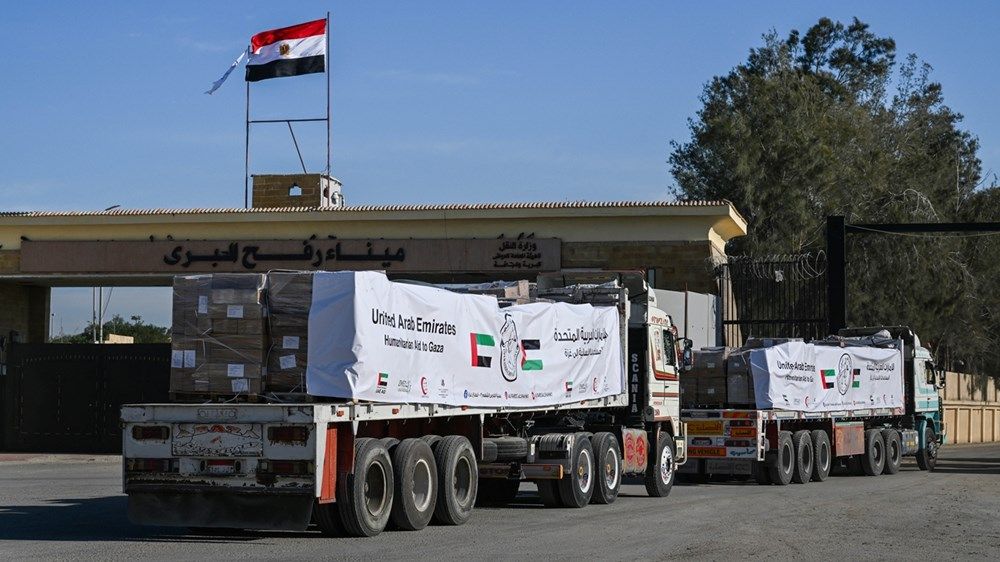 قوافل إماراتية تصل إلى قطاع غزة محملة بمساعدات