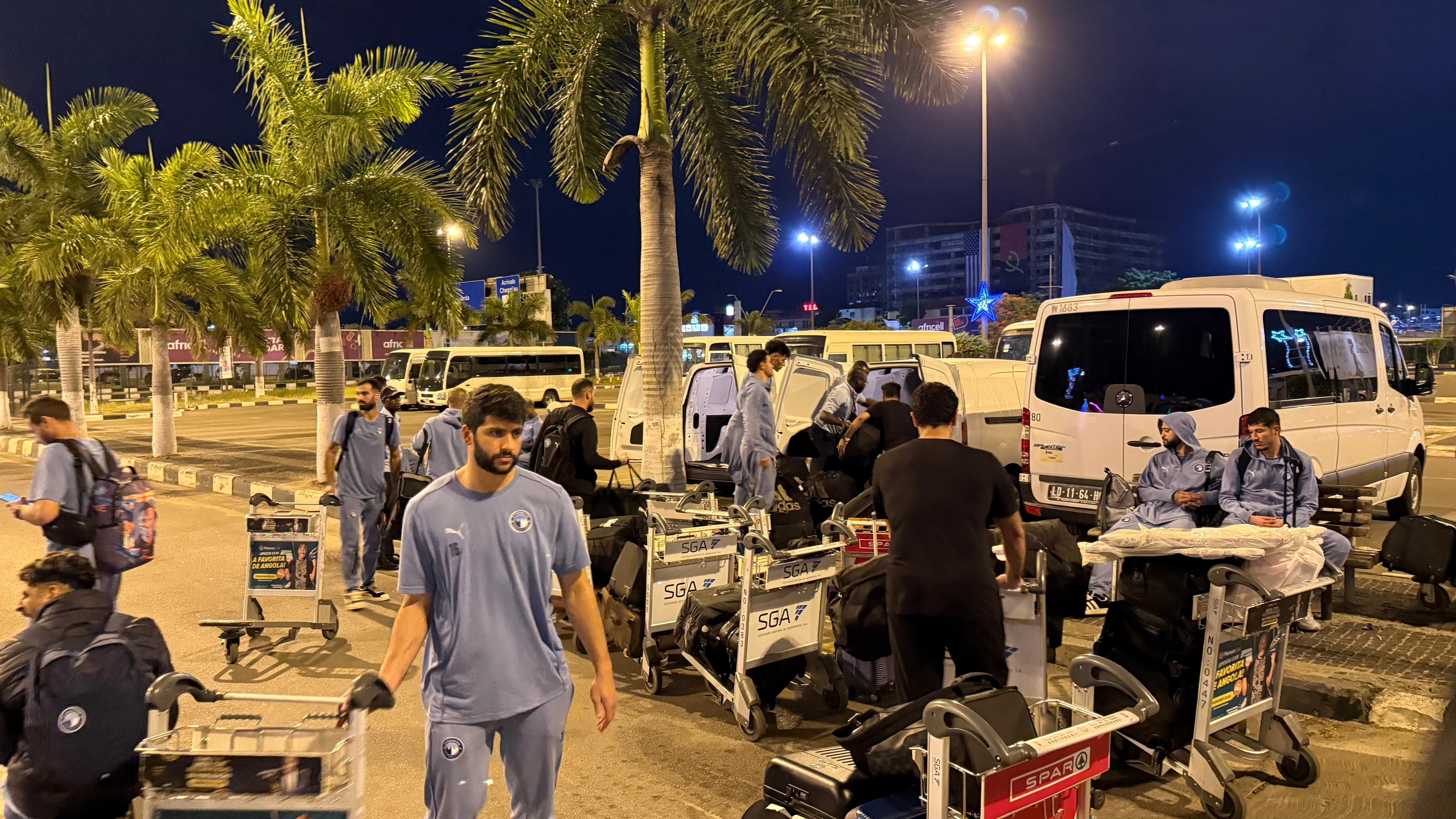 طائرة بيراميدز تعود للهبوط اضطراريا فى أنجولا بسبب التقلبات الجوية ..صور