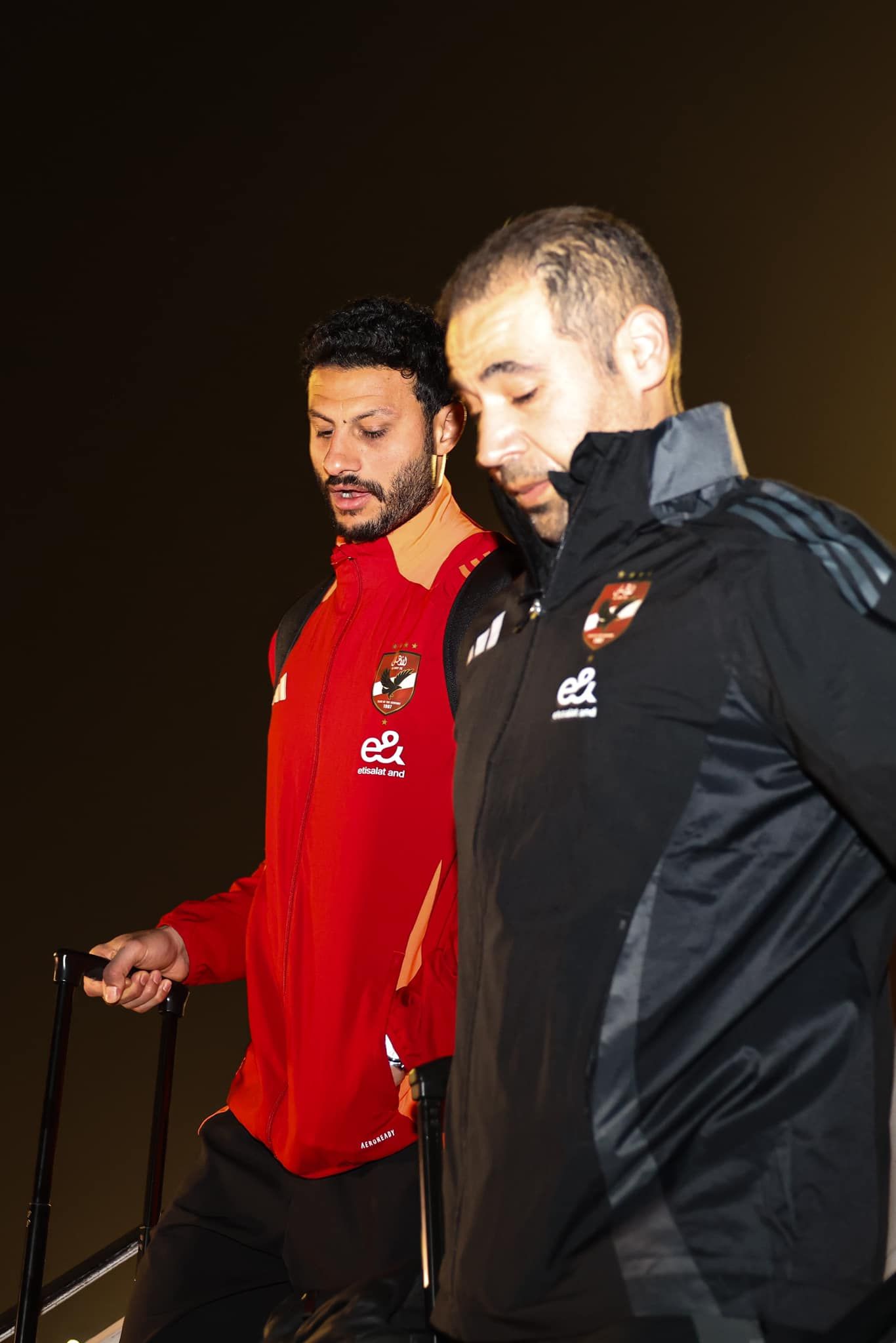 "مصاصة" إمام عاشور و"كورة الهاتريك".. أبرز صور عودة الأهلى من كوت ديفوار