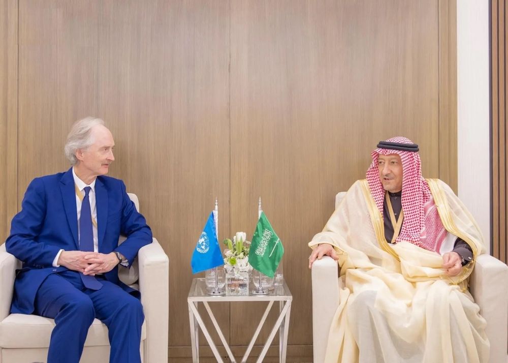 الخريجي يلتقي نظيره الياباني والمبعوث الأممي إلى سوريا