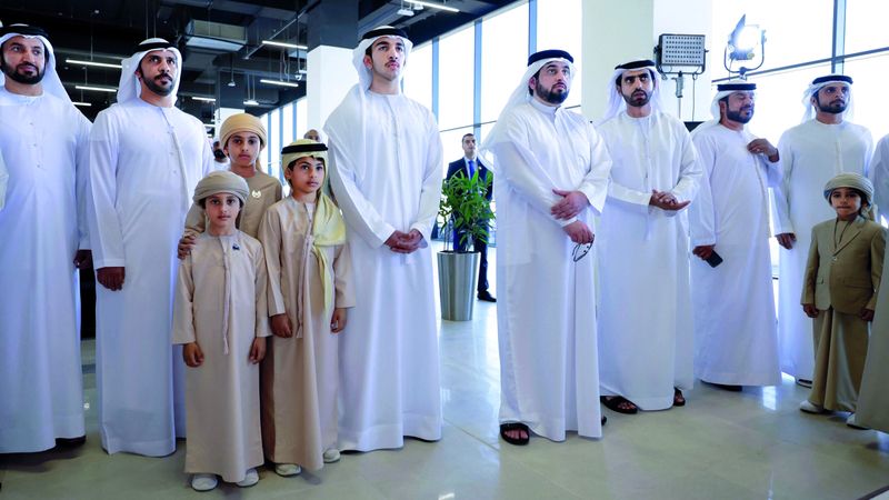 الامارات | أحمد بن محمد يشهد انطلاق كأس فزّاع لسباقات الصقور