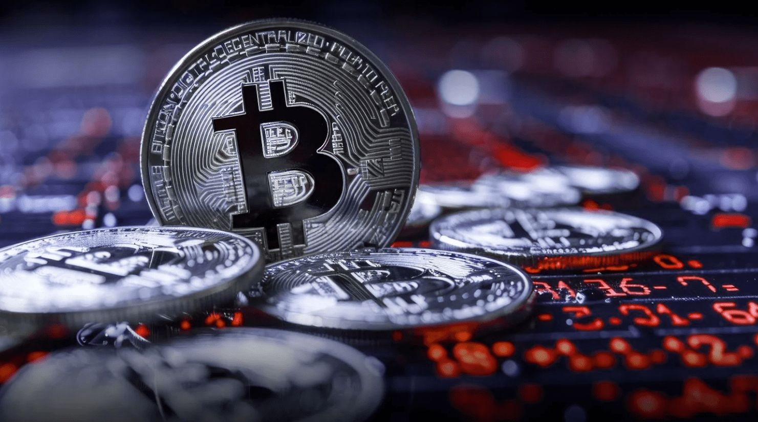 البيتكوين يتراجع إلى أدنى مستوى له منذ شهر نوفمبر 2024 مع تصفيات ضخمة!