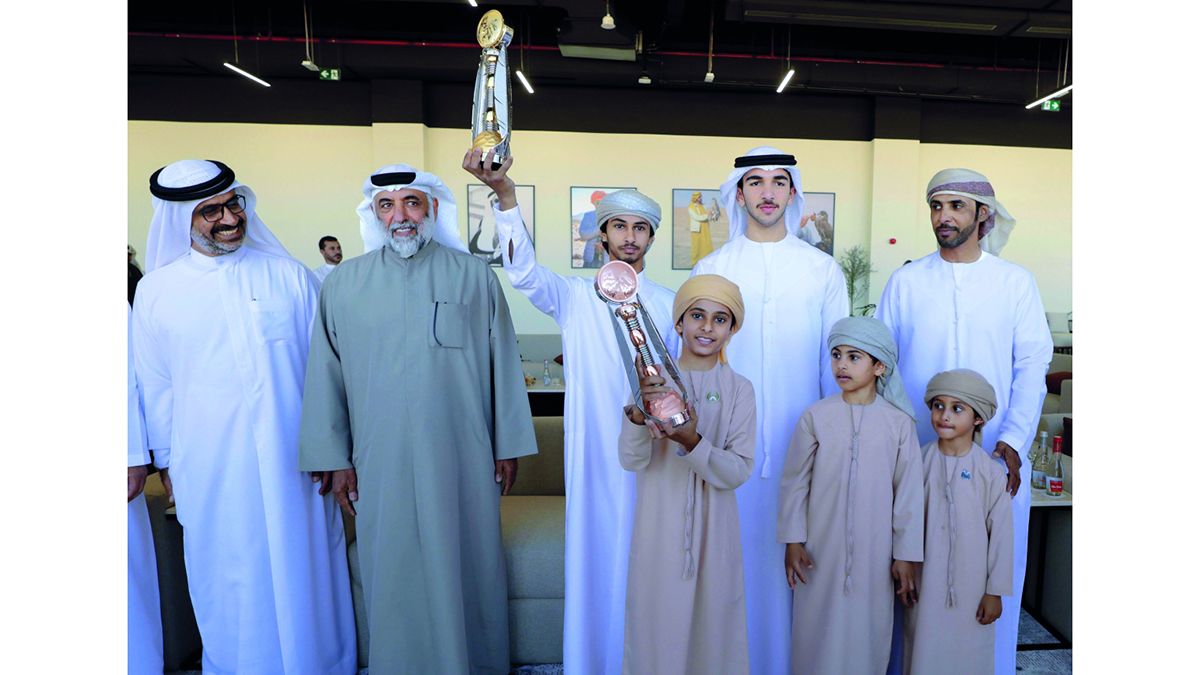 الامارات | أحمد بن محمد يشهد انطلاق كأس فزّاع لسباقات الصقور