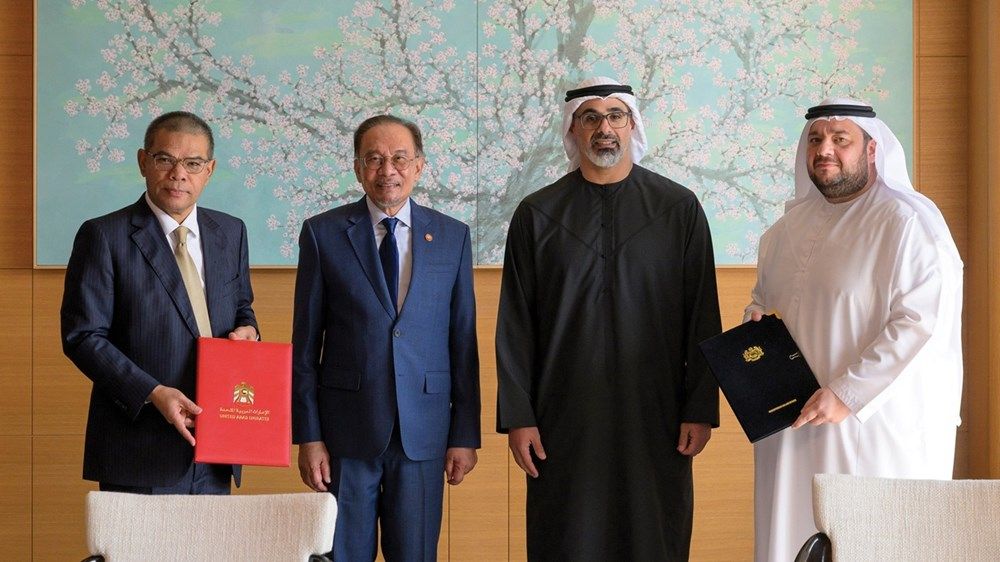بحضور خالد بن محمد بن زايد ورئيس وزراء ماليزيا وطحنون بن زايد.. الإمارات وماليزيا تبرمان مذكرة تفاهم للتعاون في إطار مبادرة «ماليزيا مدني للذكاء الاصطناعي»