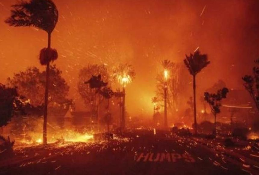 مقتل 16 وفقدان 16 آخرين في حرائق لوس أنجليس ومحاولات للسيطرة