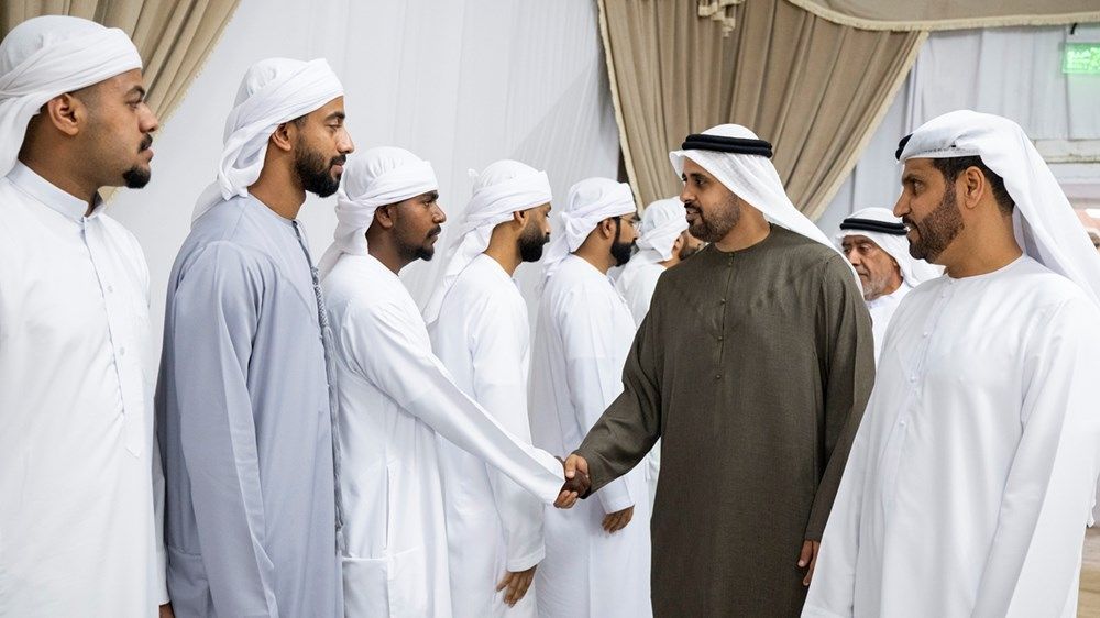 ذياب بن محمد بن زايد يقدّم واجب العزاء في وفاة والد الشهيد خالد علي البلوشي