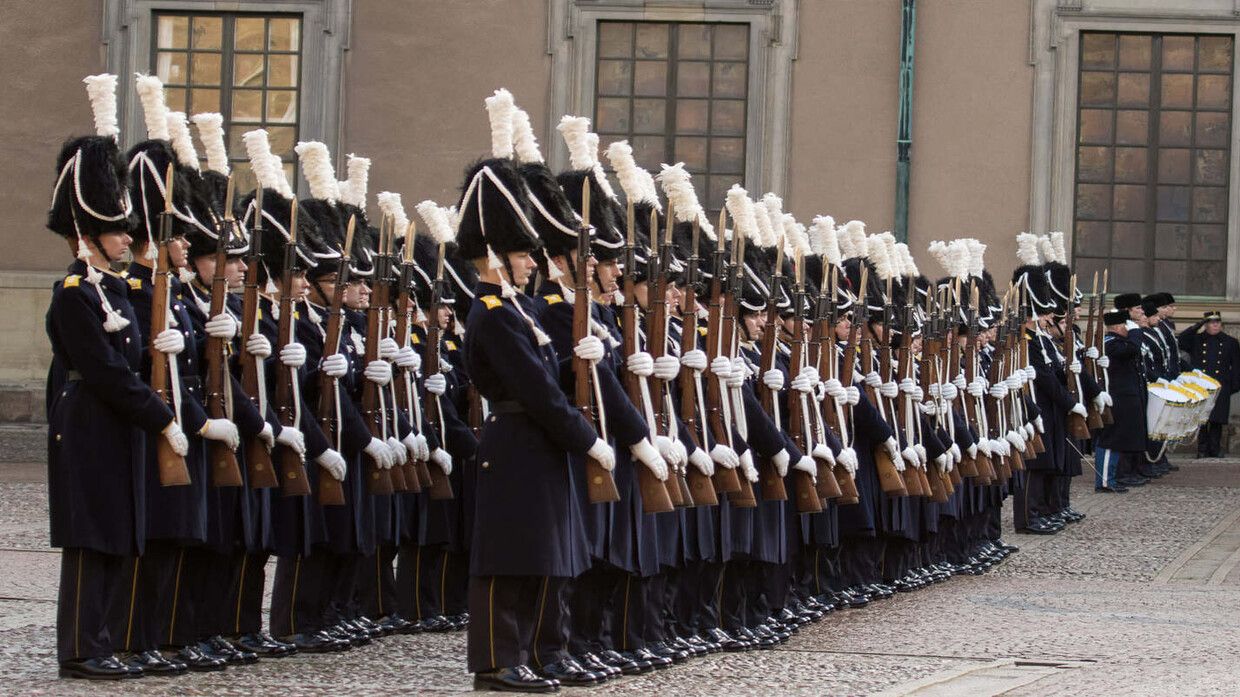 الامارات | يطعن نفسه عن طريق الخطأ!
