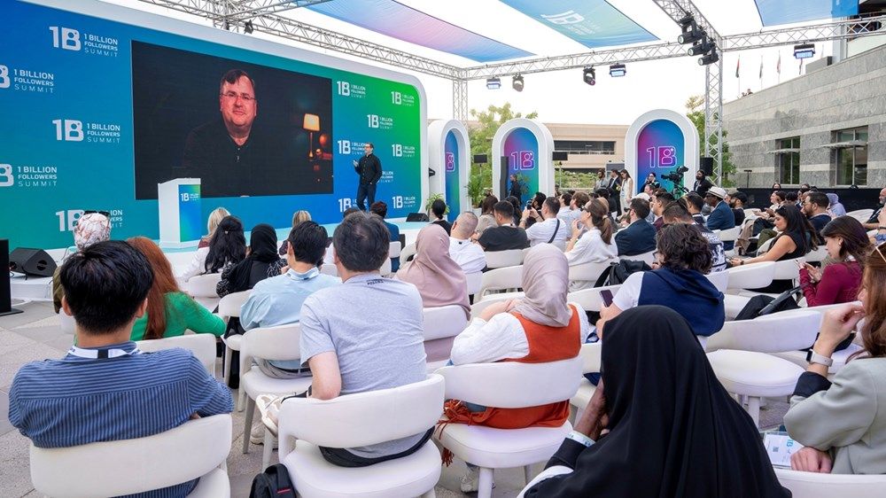 التوأم الرقمي لريد هوفمان يثبت قدرة الذكاء الاصطناعي في التأثير