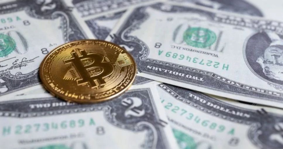 البيتكوين يواجه رياح معاكسة تزامنا مع ارتفاع الدولار: التفاصيل