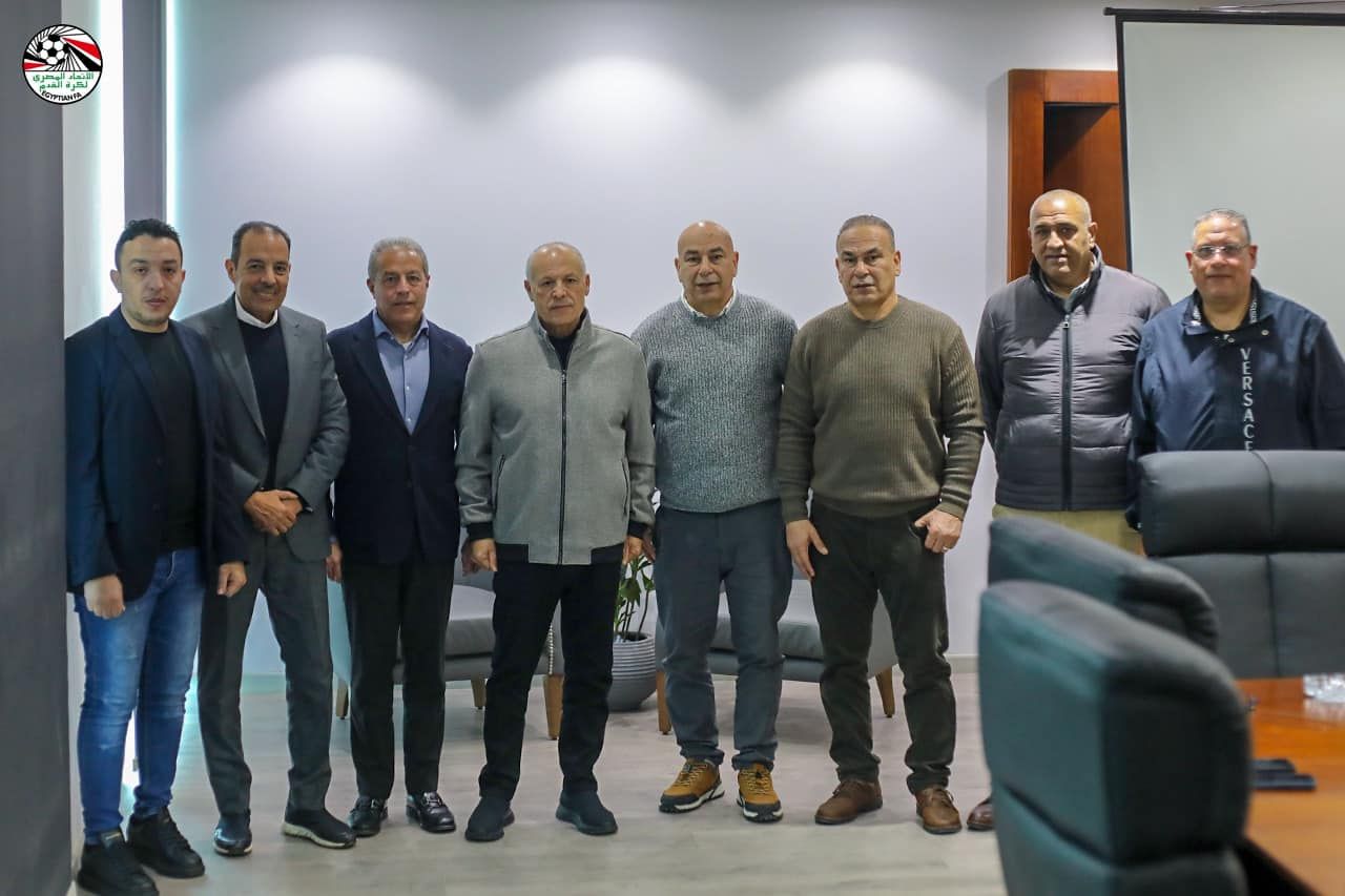 أول اجتماع بين أبو ريدة والتوأم لمناقشة استعدادات المنتخب لتصفيات المونديال.. صور