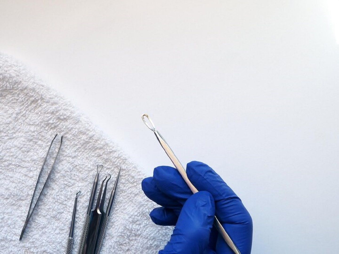 اكتشفي أفضل أدوات تنظيف الوجه... عززي بها روتين العناية ببشرتك